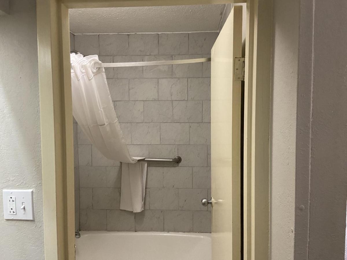 Days Inn By Wyndham Ozark Luaran gambar