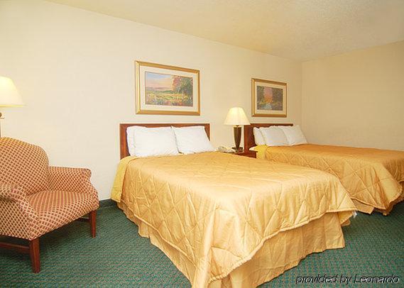 Days Inn By Wyndham Ozark Bilik gambar